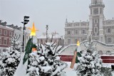 Zamojskie Stare Miasto tonie w śnieżnym puchu. I nadal sypie! Zobacz zdjęcia