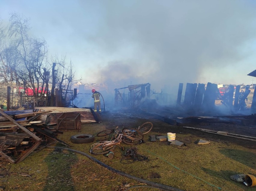 W Ornontowicach doszło do pożaru w gospodarstwie rolnym....