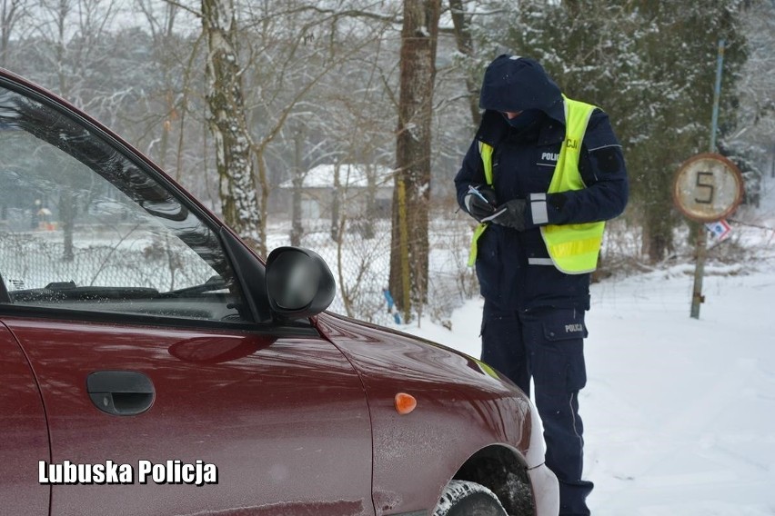 Policjanci komendy w Krośnie Odrzańskim kontrolują...