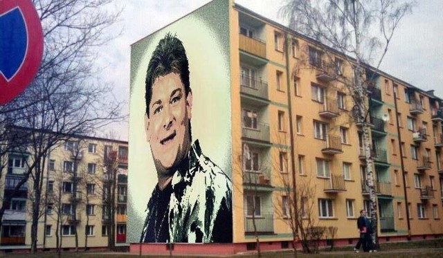 Mural z Zenkiem. Szukają pieniędzy, sprzedają koszulki