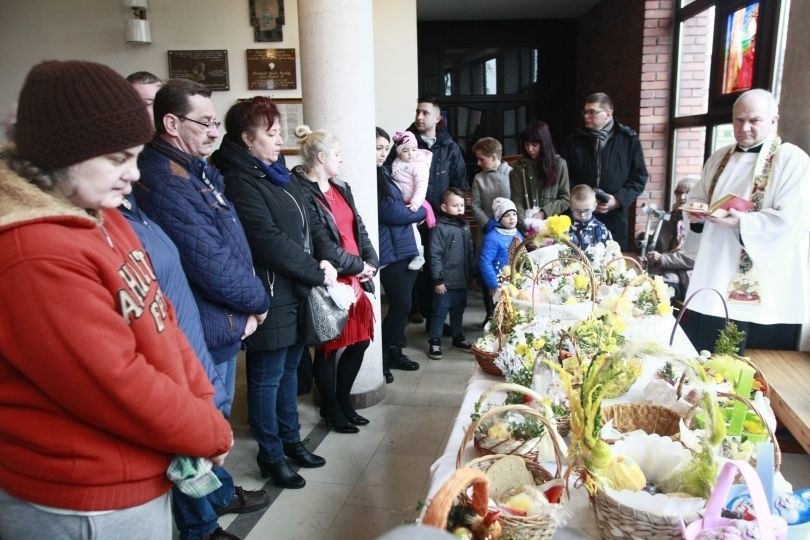 Sobota wielkanocna w Łodzi - święcenie pokarmów