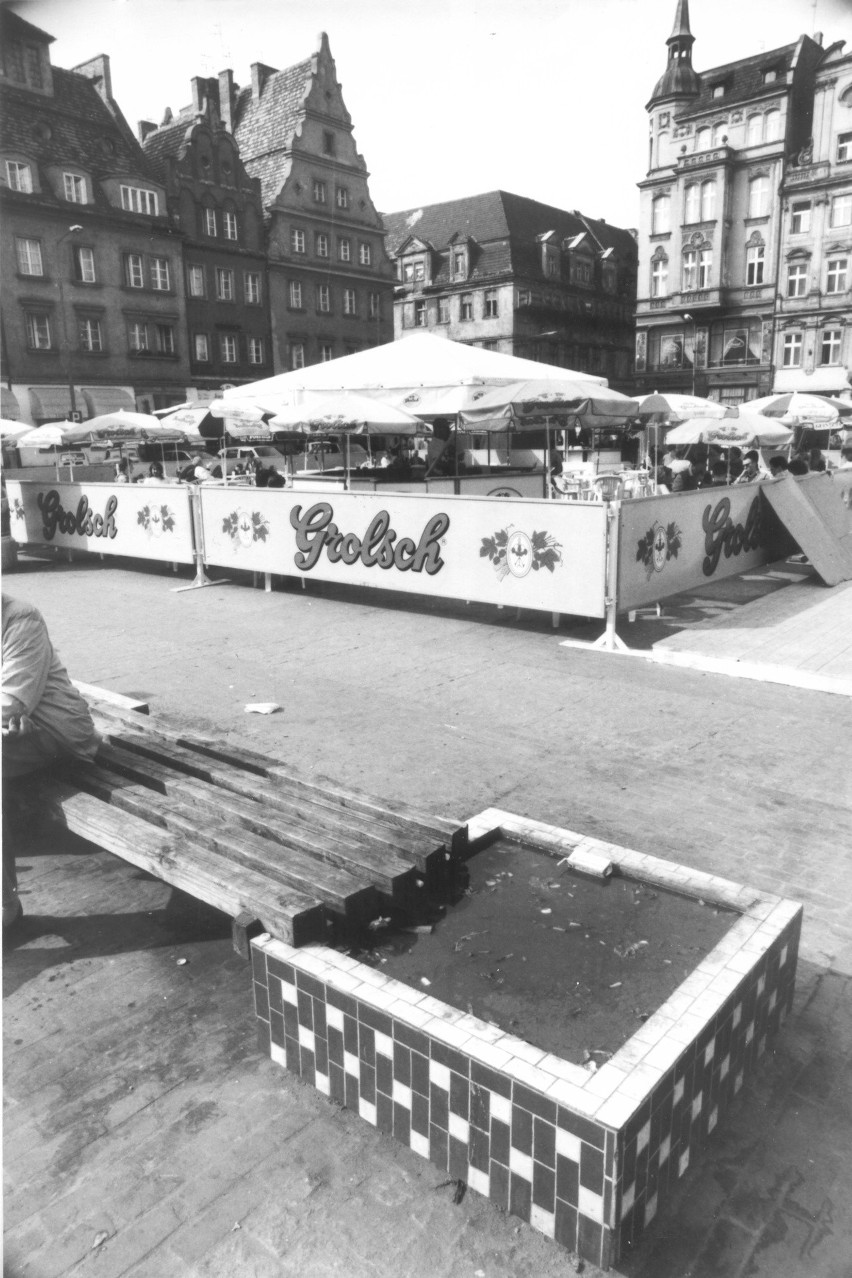 Ścisłe centrum Wrocławia w latach 90. XX wieku. 23 kwietnia...