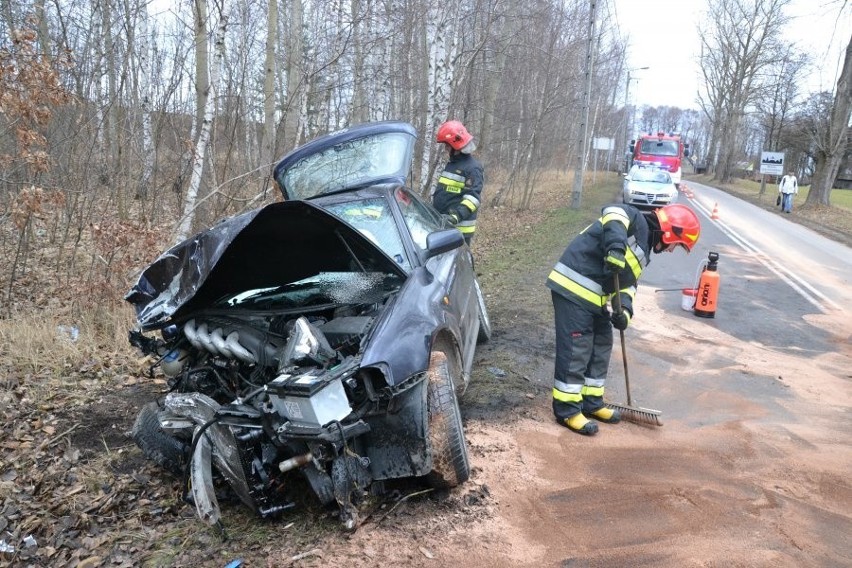 Wypadek w Knurowie. Policjanci są ranni