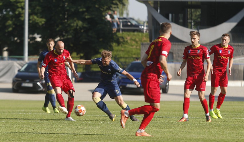 Stal Rzeszów pokonuje Podhale Nowy Targ 2:1 i awansuje do 2...