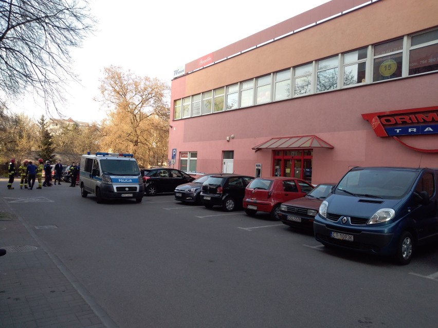 Alarm bombowy w sklepie przy ul. Głowackiego w Toruniu. Jak...