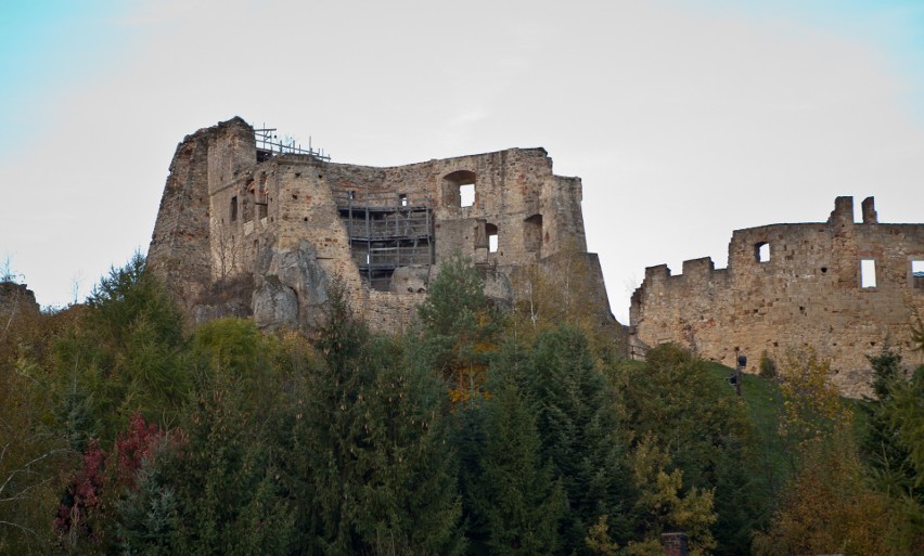 Zamek Kamieniec w Odrzykoniu jesienią. To świetny pomysł na weekendową wycieczkę [ZDJĘCIA]