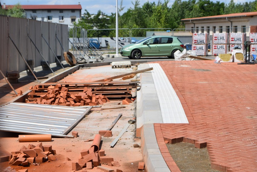 Trwa budowa dworca autobusowego w Żorach. Będzie głównym...