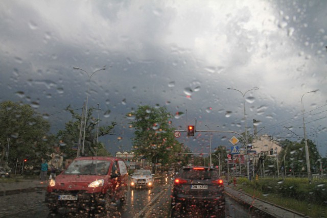 Synoptycy ostrzegają: przez Kujawy i Pomorze mogą przejść burze z gradem!