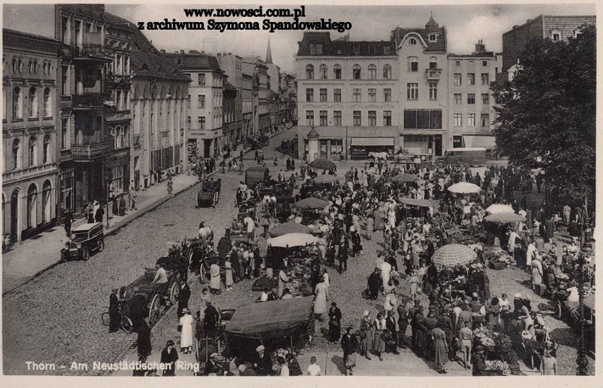 Jest świadkiem skomplikowanej najnowszej historii miasta -...