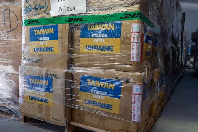 Dary dla uchodźców z Ukrainy o wartości około 1,5 miliona złotych trafiły do miejskiego magazynu w Krakowie.