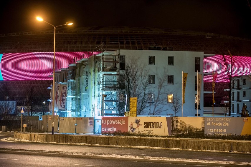 Taki widok na Tauron Arenę Kraków wyłania się od strony alei...