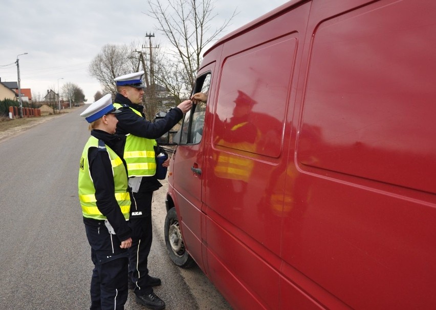 Białystok. Policjanci rozdawali kierowcom pachnące serduszka (zdjęcia)