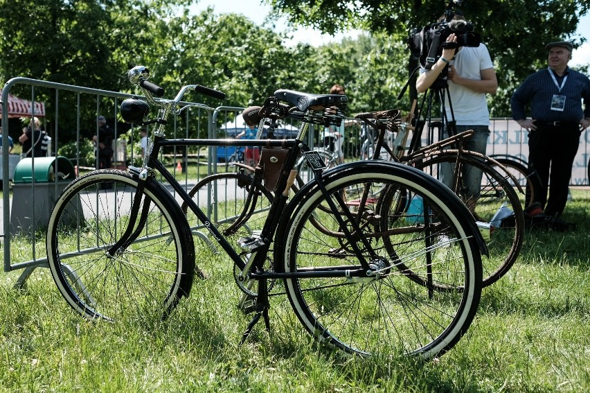 Retroweriada 2017: Zabytkowe rowery w parku Jana Pawła II