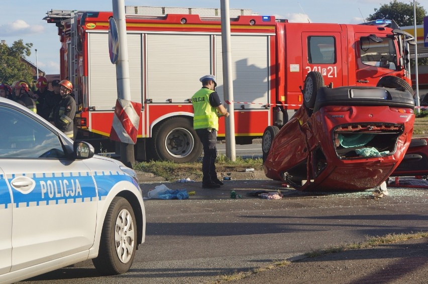 W wypadku został ranny 81-letni kierowca fiata....