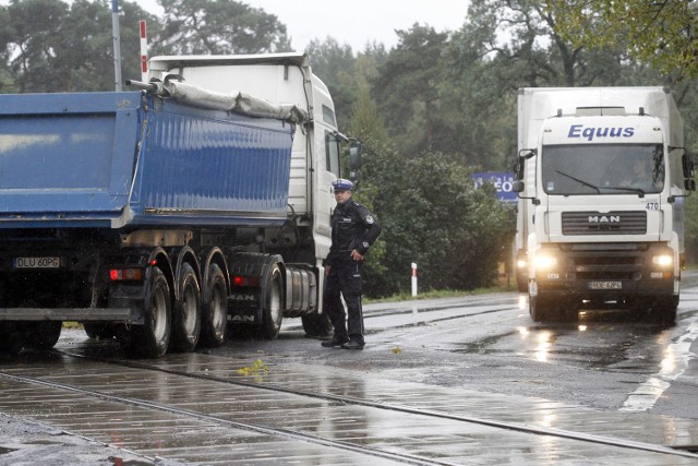 Tiry rozjeżdżają drogi