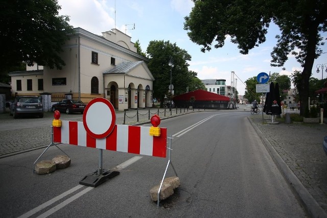 Ulica Niedziałkowskiego na odcinku między ulicami Żeromskiego i Skłodowskiej-Curie została zamknięta we wtorek przed południem