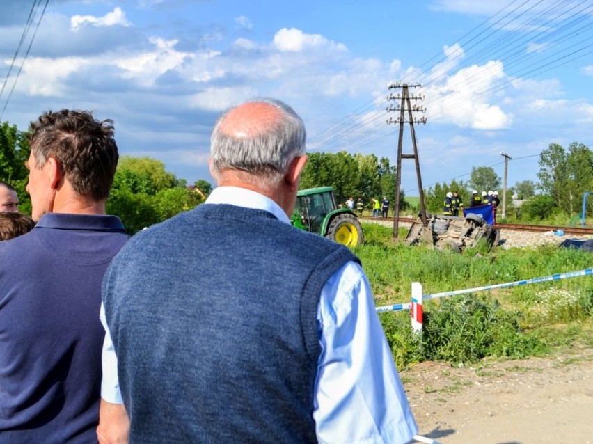 Krótko przed 16 samochód zderzył się z pociągiem w...