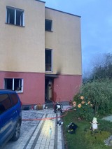 Pożar domu jednorodzinnego w Gdańsku na ulicy Smoleńskiej. Całkowicie spłonęło jedno pomieszczenie