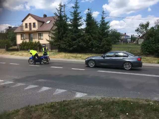 Wypadek w Sokółce na ulicy Białostockiej. Motocyklista zderzył się z rowerzystą i zablokował DK19