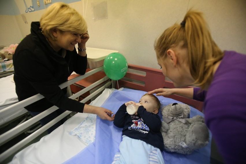 Dziś dzień pluszowego misia. Misie dla dzieci w Chorzowskim Centrum Pediatrii i Onkologii [ZDJĘCIA]