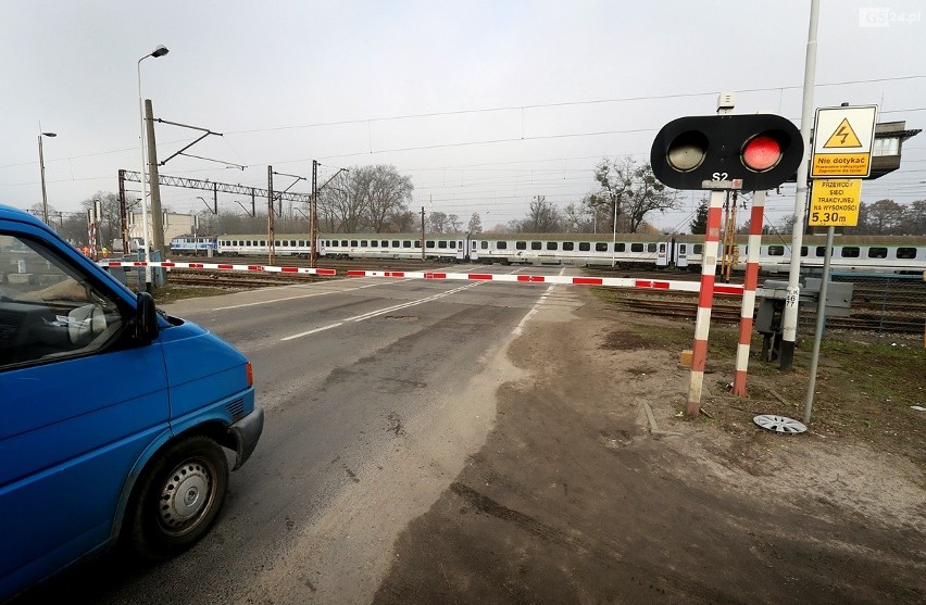 Niebezpiecznie na przejazdach kolejowych. Akcja szczecińskich służb [ZDJĘCIA, WIDEO]