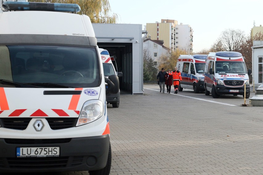 Oblężenie oddziału ratunkowego przy alei Kraśnickiej. Aż 62 karetki w ciągu doby. Zobacz zdjęcia