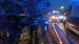 Kolizja w Siedlcu koło Bochni, samochód osobowy wjechał w ogrodzenie, na szczęście nikt nie został ranny