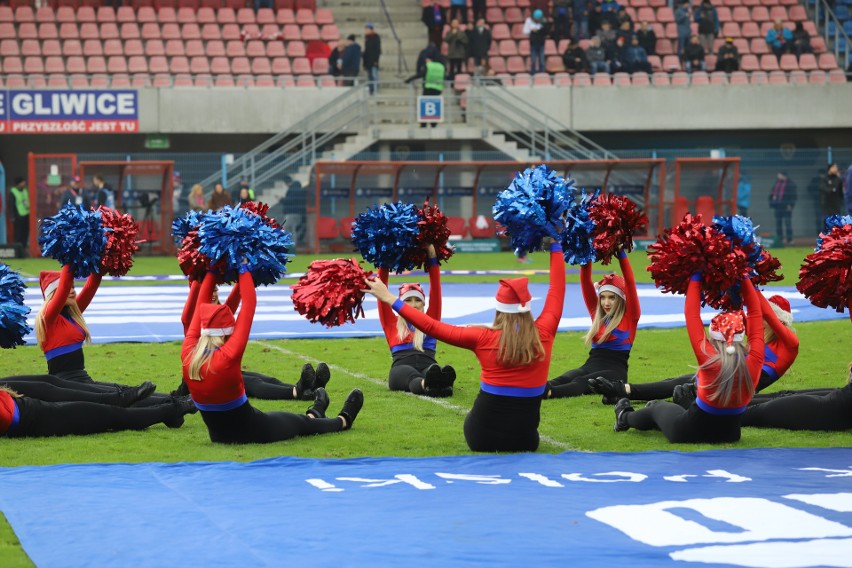 Piast Gliwice - ŁKS Łódź 2:1. Mikołaj i cheerleaderki [ZDJĘCIA] 