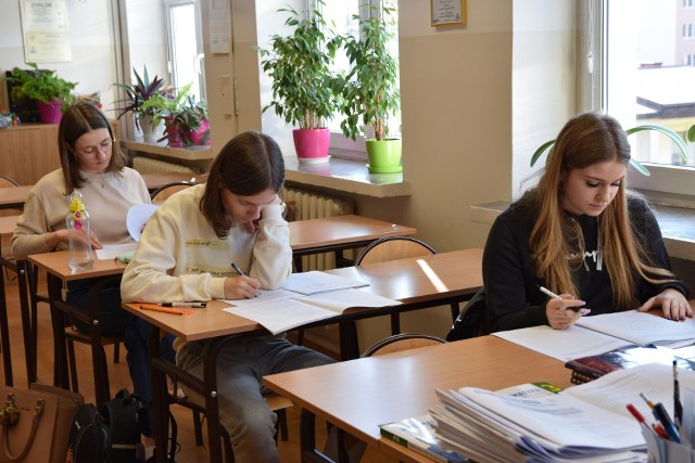 W czwartek maturzyści I Liceum Ogólnokształcącego w Kozienicach mieli próbny egzamin z matematyki.