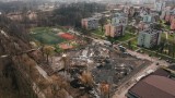 Poręba buduje nowe centrum miasta. Będzie miejscem wypoczynku i relaksu dla mieszkańców z tężnią, fontanną i zielenią. Zobaczcie zdjęcia