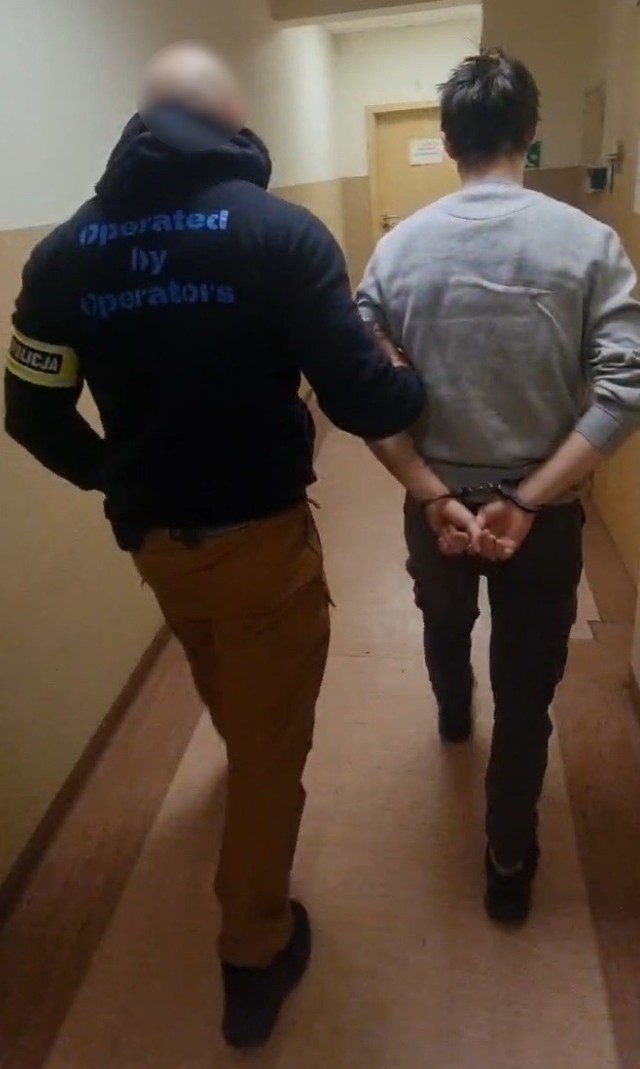 Na ławie oskarżonych zasiądą zatrzymani przez policję dwaj sprawcy brutalnych napadów rabunkowych na kobiety w Łodzi, którzy swoje ofiary bili kluczem metalowym typu „żabka”.