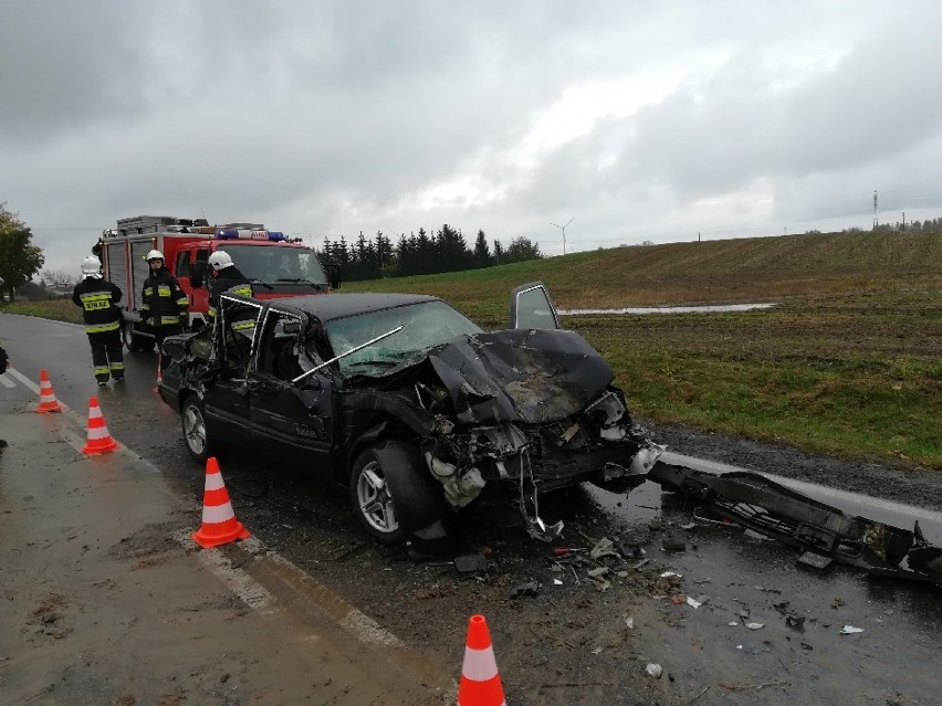 Wypadek w Koniecwałdzie. Zderzenie samochodu z traktorem na...