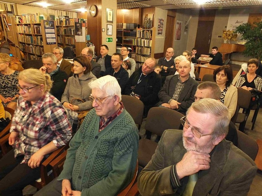 Wieczór autorski w Starachowicach z książką za darmo [ZDJĘCIA]