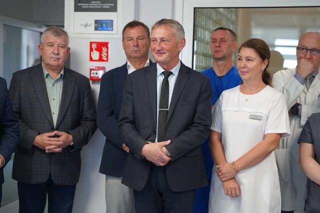W uroczystym oddaniu inwestycji we włoszczowskim szpitalu uczestniczył wojewoda świętokrzyski Zbigniew Koniusz.