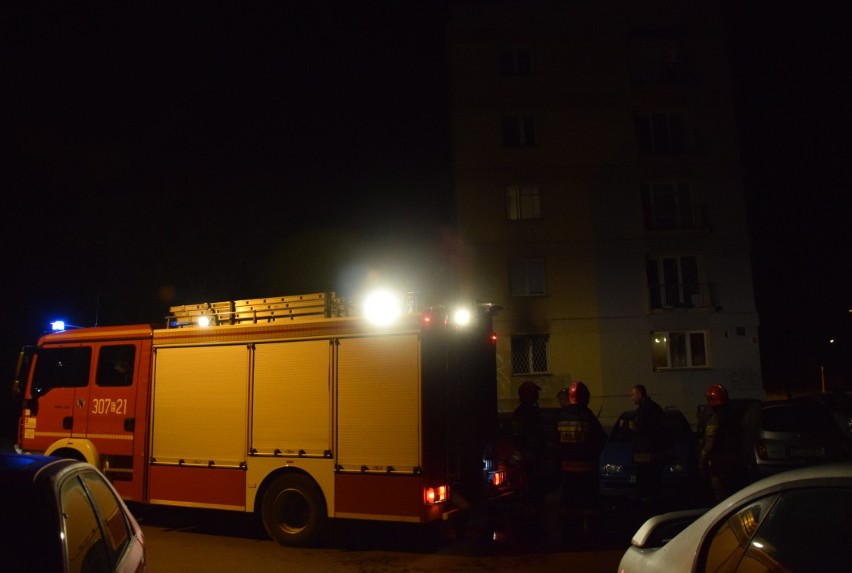 Śmiertelny pożar na Górnej. Nie żyje starsza lokatorka bloku przy ul. Paderewskiego ZDJĘCIA