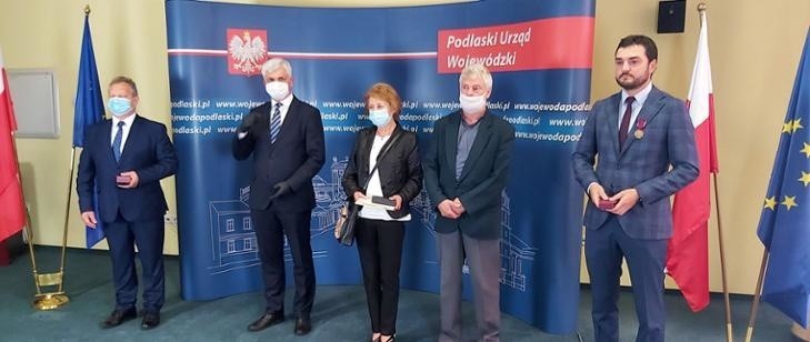 Wojewoda podlaski wręczył odznaczenia przyznane przez prezydenta RP mieszkańcom regionu zasłużonym w walce o niepodległość