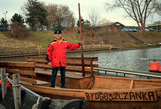 Tomasz Błaszkiewicz na łodzi „Bydgoszczanka”