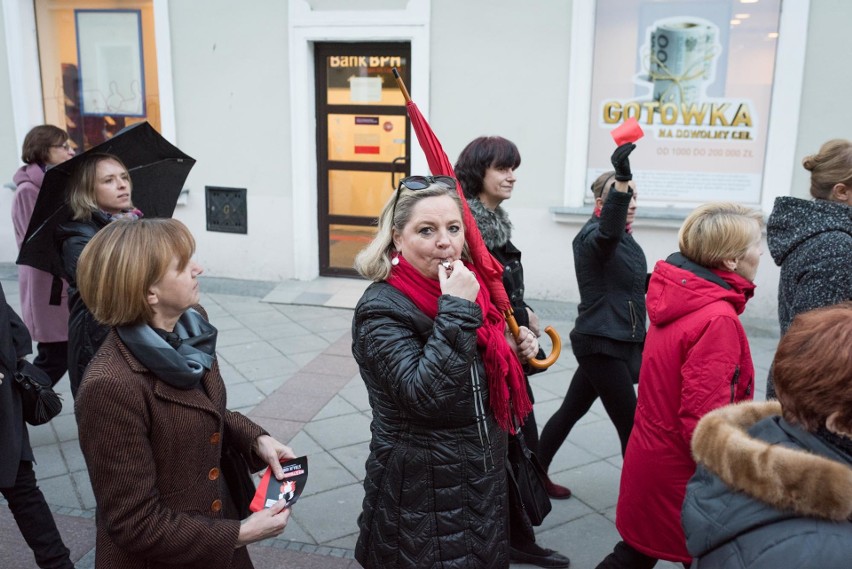 Protest w Opolu. Według policji manifestujących było około...