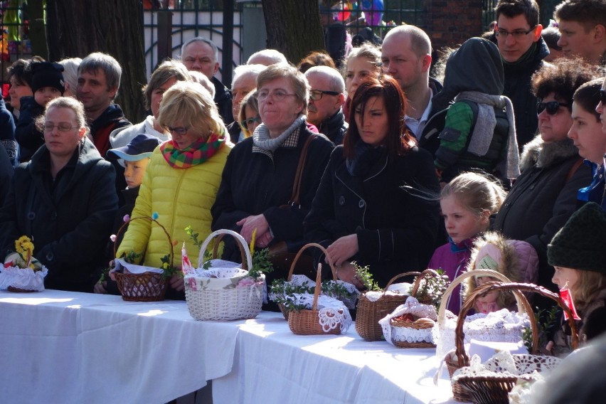 Wielka Sobota 2015: Święcenie pokarmów w katowickich...