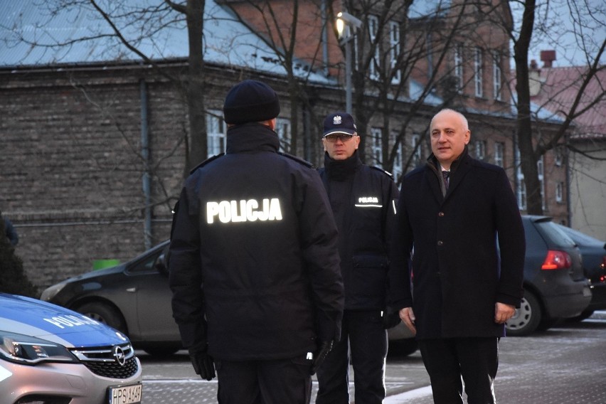 Minister Joachim Brudziński na otwarciu posterunku policji w Mircu [SONDA]