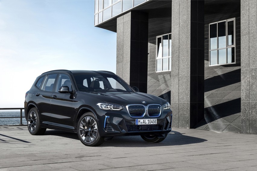 BMW ix3...