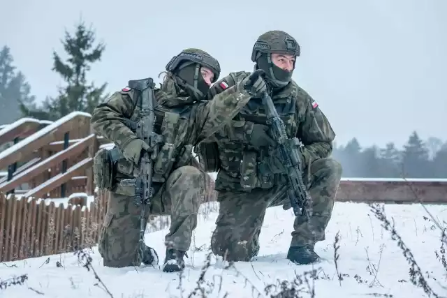 Terytorialsi podczas patrolu okolic granicy polsko-białoruskiej na Podlasiu.