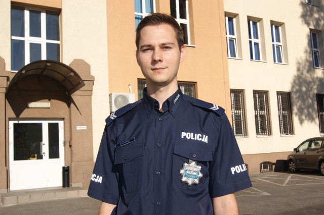 St. sierż. Maciej Szarzyński w policji pracuje niespełna 6 lat. Z wykształcenia jest fizjoterapeutą.