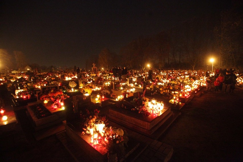 Nocą na cmentarzu w Rudzie Śląskiej-Kochłowicach