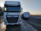 Jeżewo. Kierowca łotewskiej ciężarówki nie robił sobie przerw w pracy. Słono za to zapłacił (zdjęcia)