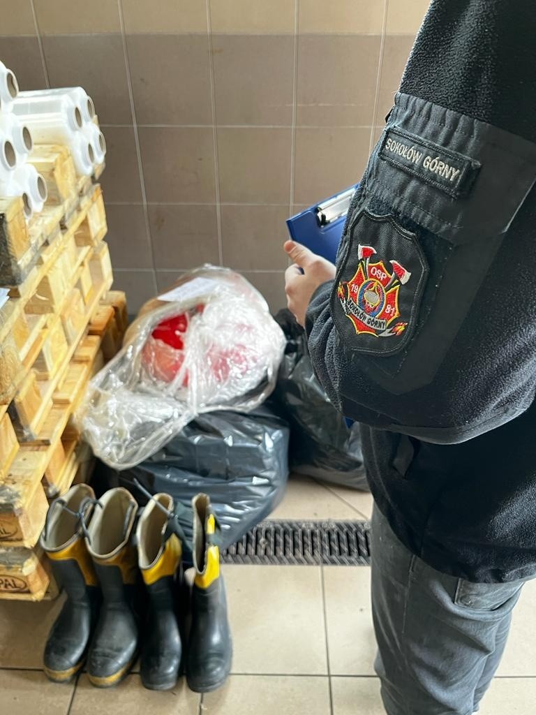 Strażacy z Jędrzejowa zbierali sprzęt dla ratowników z...