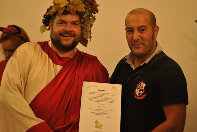 Bachus wreczył Filippo Forti certyfikat Fundacji dra Clowna