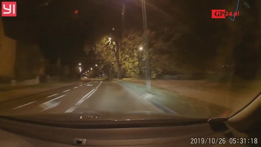 Kolejny pirat drogowy nagrany na kamerach w Słupsku (wideo)