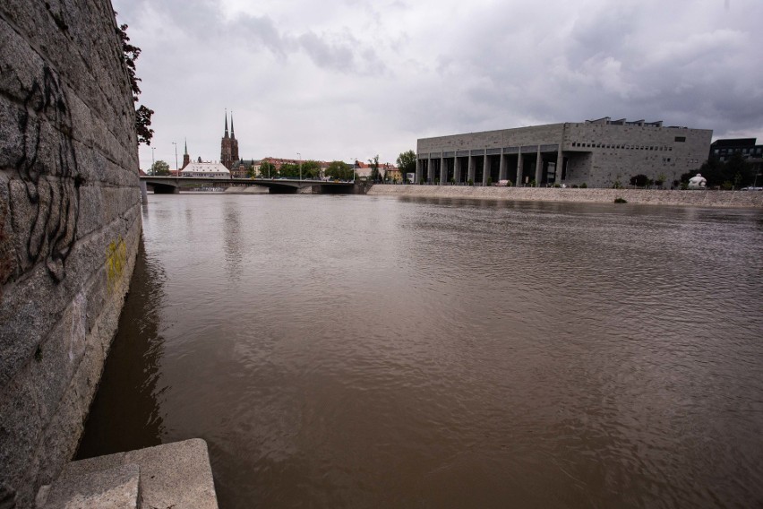 Ostrzeżenia powodziowe na Dolnym Śląsku. Kolejna fala zbliża się do Wrocławia