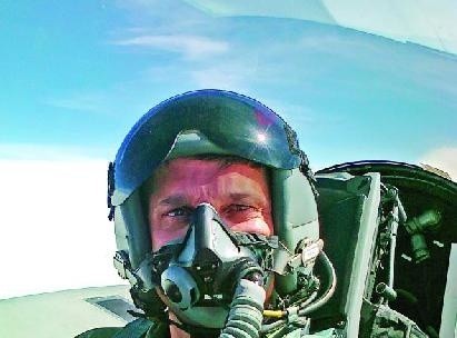 Płk pilot Jacek Zygmanowski, nowy dowódca 22. Ośrodka Dowodzenia i Naprowadzania: - Po spędzeniu w powietrzu prawie 1400 godzin na różnych typach samolotów przychodzi czas, kiedy trzeba przesiąść się z kokpitu samolotu za biurko
